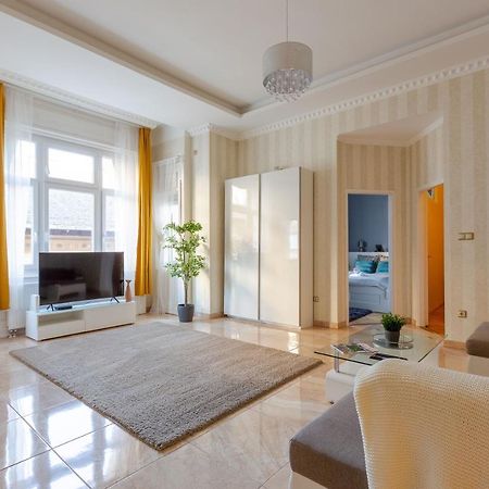 Luxury Downtown Home By Anna بودابست المظهر الخارجي الصورة