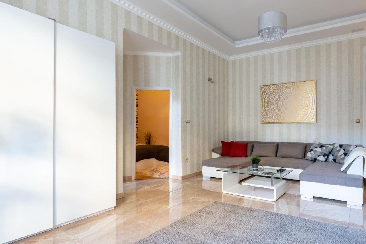 Luxury Downtown Home By Anna بودابست المظهر الخارجي الصورة