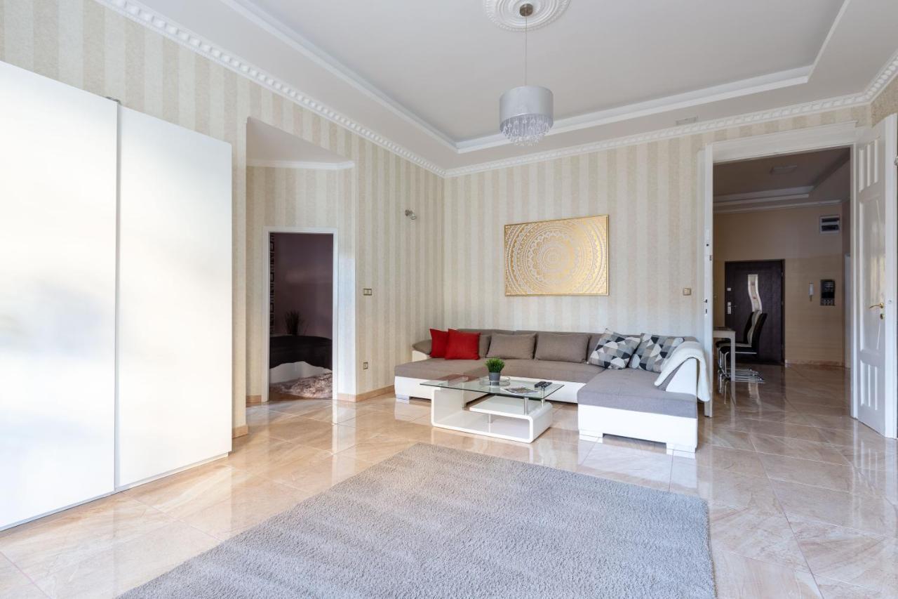 Luxury Downtown Home By Anna بودابست المظهر الخارجي الصورة
