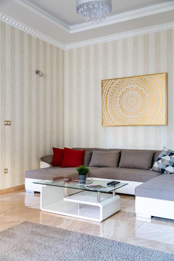Luxury Downtown Home By Anna بودابست المظهر الخارجي الصورة