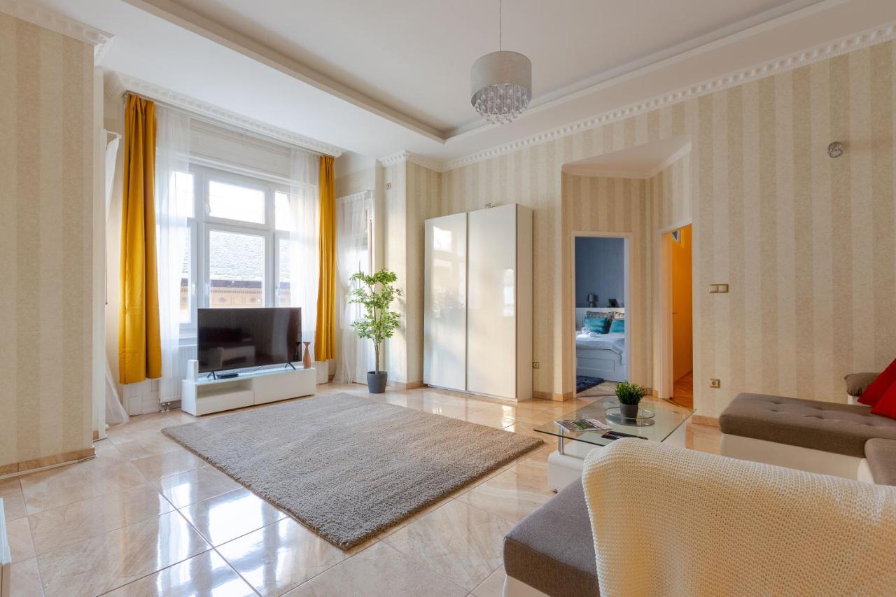 Luxury Downtown Home By Anna بودابست المظهر الخارجي الصورة