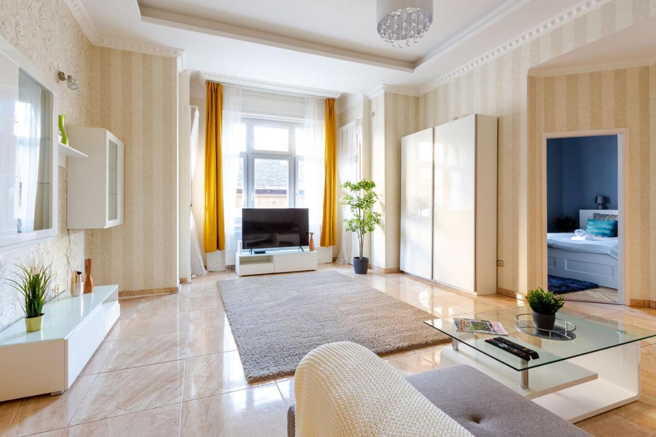 Luxury Downtown Home By Anna بودابست المظهر الخارجي الصورة