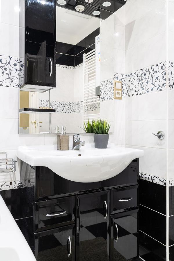 Luxury Downtown Home By Anna بودابست المظهر الخارجي الصورة
